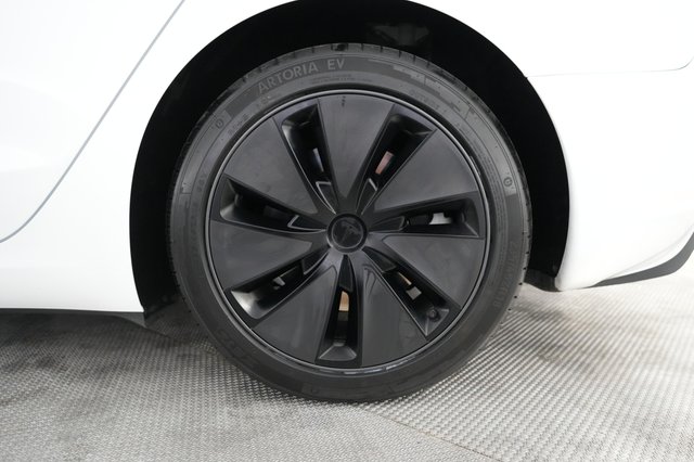 2025 Tesla Model 3 — photo 7 of 21