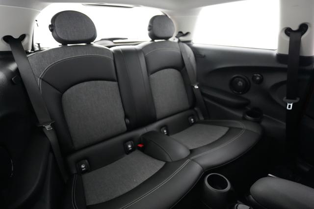 2022 MINI Cooper SE — photo 4 of 23