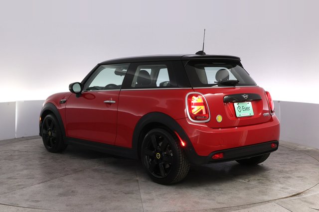 2022 MINI Cooper SE — photo 13 of 23