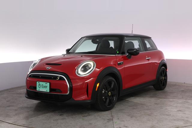 2022 MINI Cooper SE — VIN WMW13DJ0XN2R63921