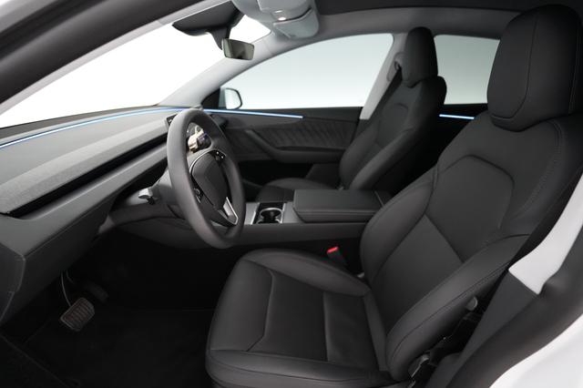 2026 Tesla Model Y — photo 3 of 19