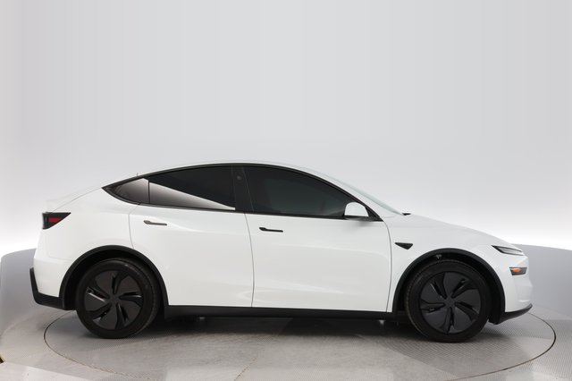 2026 Tesla Model Y — photo 10 of 19