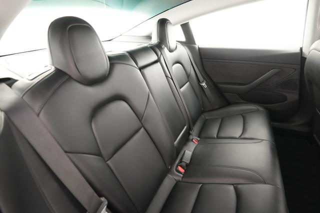 2019 Tesla Model 3 — photo 4 of 24