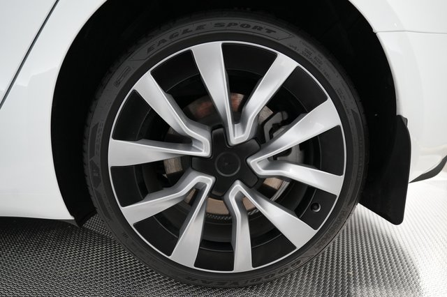 2025 Tesla Model 3 — photo 7 of 24