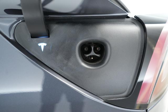 2023 Tesla Model 3 — photo 8 of 26