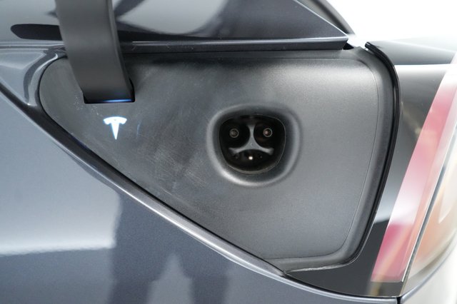 2023 Tesla Model 3 — photo 8 of 26