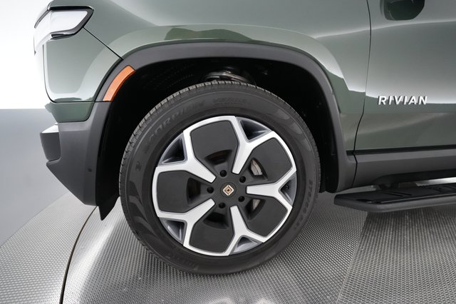 2024 Rivian R1S — photo 14 of 19
