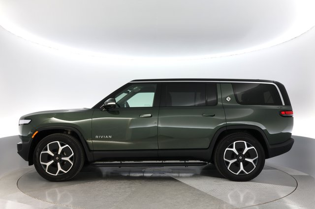2024 Rivian R1S — photo 12 of 19