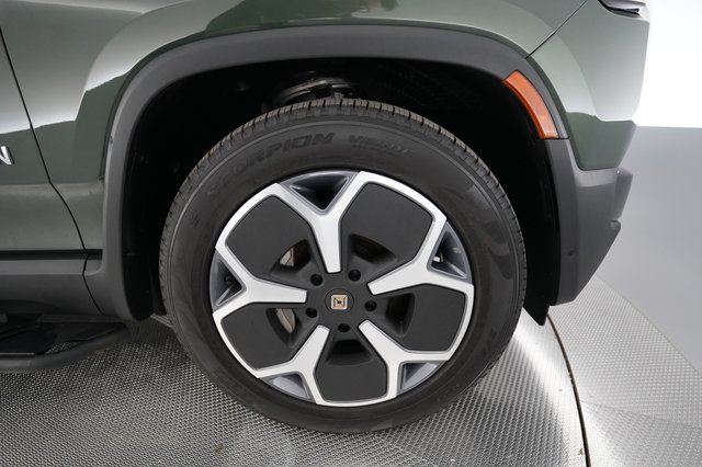 2024 Rivian R1S — photo 13 of 19