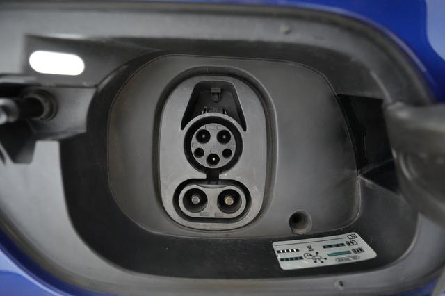 2021 Volkswagen ID.4 — photo 8 of 21