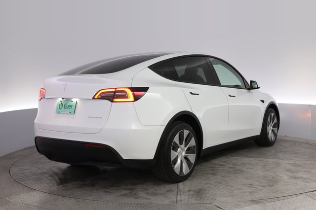 2023 Tesla Model Y — photo 2 of 25