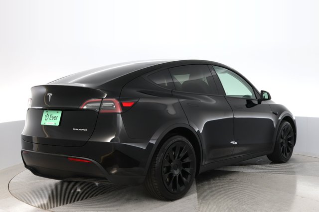 2023 Tesla Model Y — photo 2 of 21