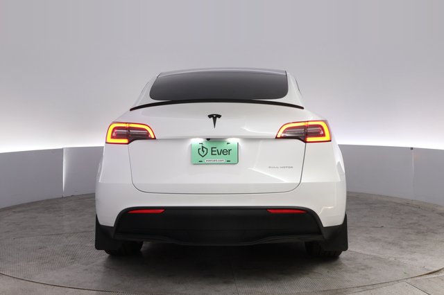 2023 Tesla Model Y — photo 12 of 24
