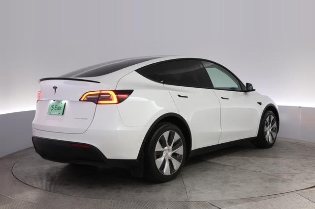 2023 Tesla Model Y — photo 2 of 24