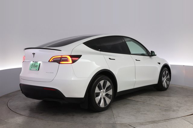2023 Tesla Model Y — photo 2 of 24