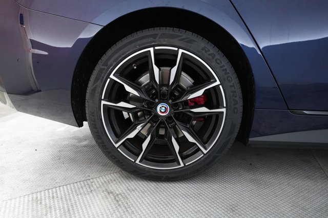 2023 BMW i4 — photo 17 of 26