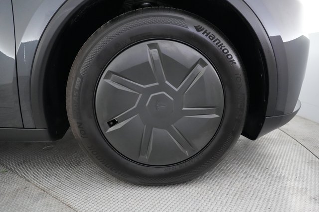 2026 Tesla Model Y — photo 16 of 22