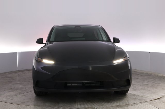 2026 Tesla Model Y — photo 9 of 22