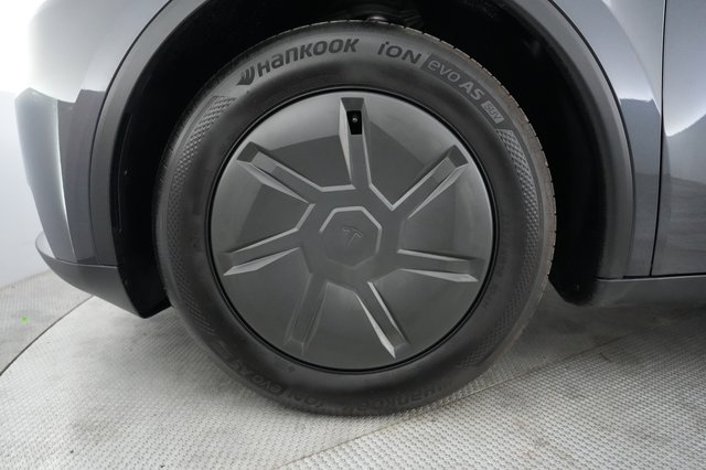 2026 Tesla Model Y — photo 15 of 22