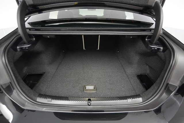 2025 BMW i5 — photo 6 of 21
