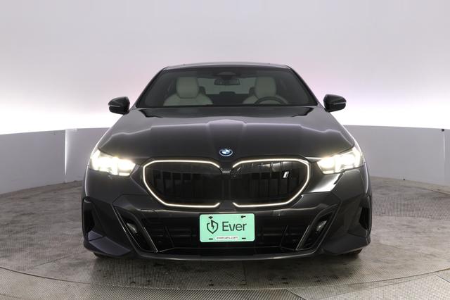 2025 BMW i5 — photo 9 of 21