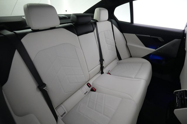 2025 BMW i5 — photo 4 of 21