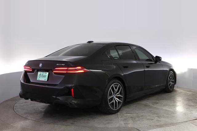 2025 BMW i5 — photo 2 of 21