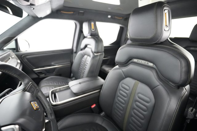 2023 Rivian R1T — photo 3 of 22