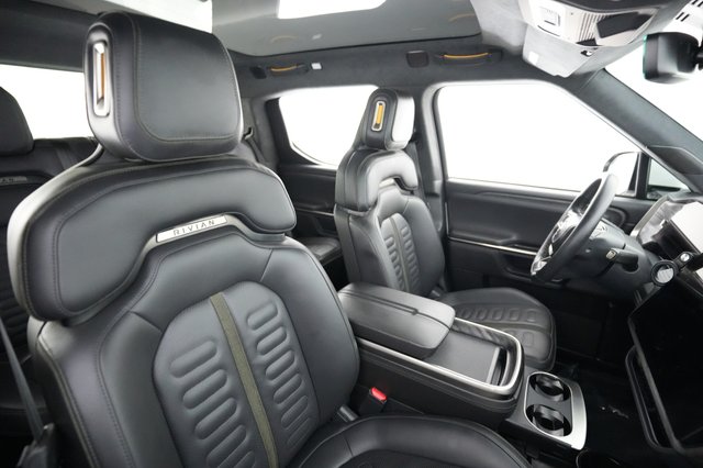 2023 Rivian R1T — photo 18 of 22