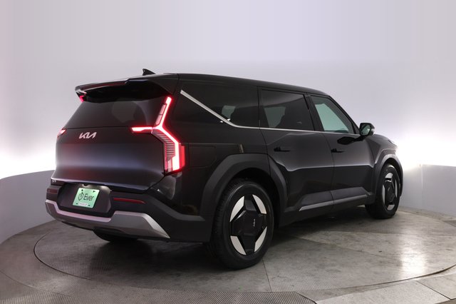 2024 Kia EV9 — photo 2 of 26