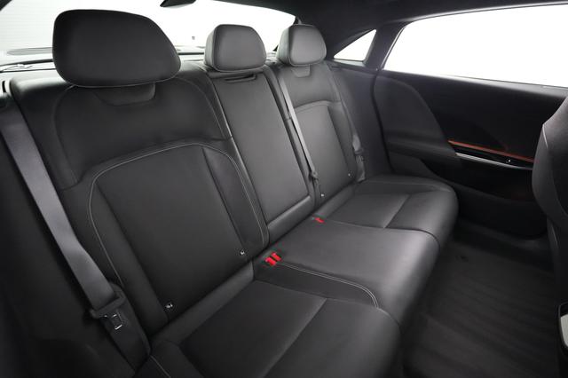 2025 Lucid Air — photo 4 of 21