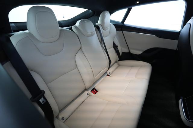 2022 Tesla Model S — photo 4 of 24