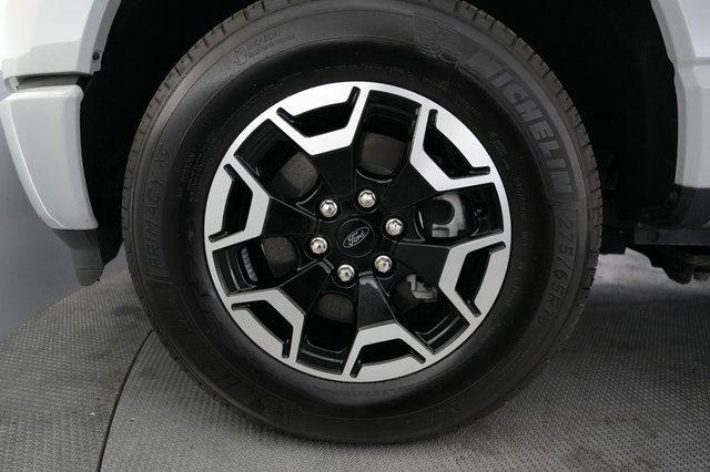 2023 Ford F-150 Lightning — photo 9 of 16