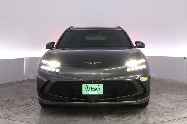 2023 Genesis GV60 — photo 9 of 22