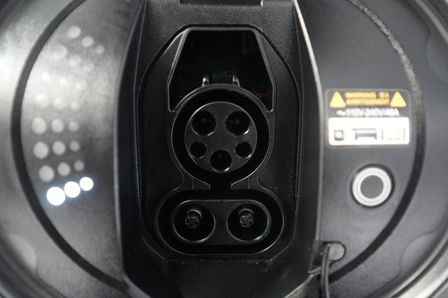 2023 Genesis GV60 — photo 8 of 22