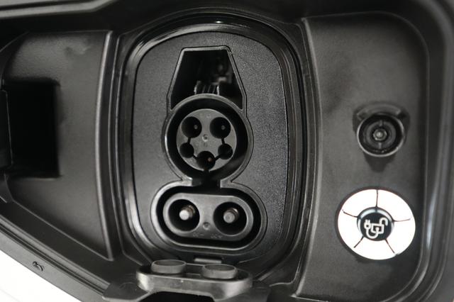 2024 Ford F-150 Lightning — photo 8 of 18