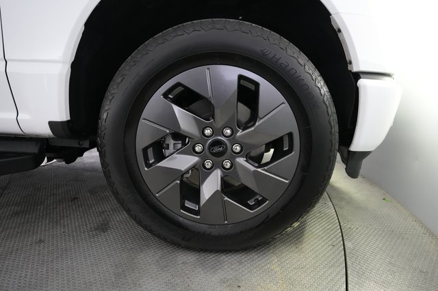 2024 Ford F-150 Lightning — photo 10 of 18