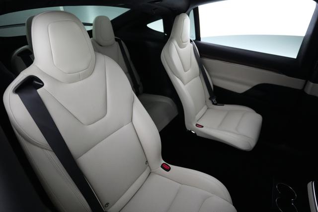 2023 Tesla Model X — photo 4 of 26