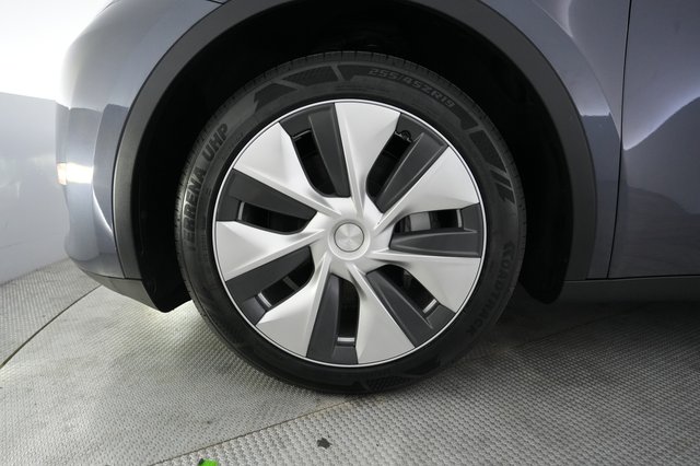 2023 Tesla Model Y — photo 15 of 25