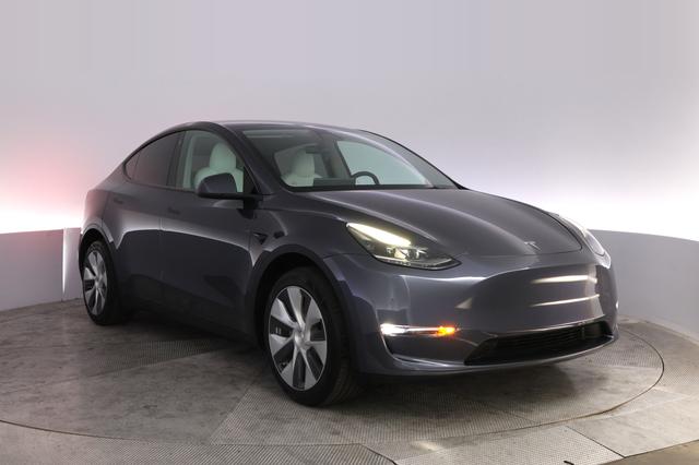 2023 Tesla Model Y — photo 10 of 25