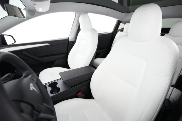 2023 Tesla Model Y — photo 3 of 25