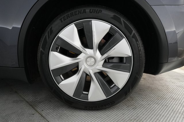 2023 Tesla Model Y — photo 7 of 25