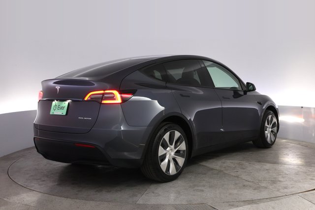 2023 Tesla Model Y — photo 2 of 25