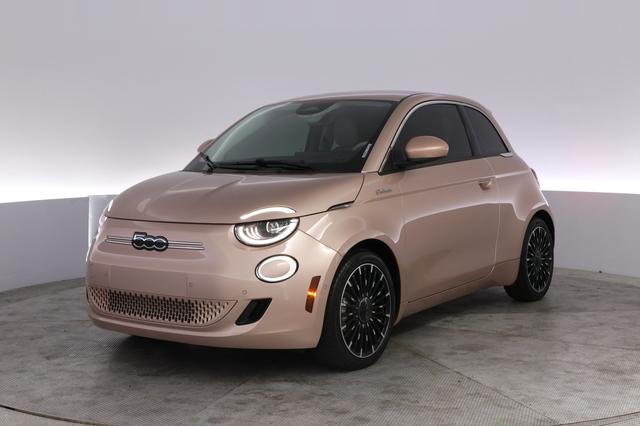 2024 Fiat 500e — VIN ZFAFFAC42RX220636