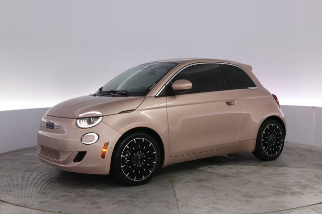 2024 Fiat 500e — photo 14 of 20