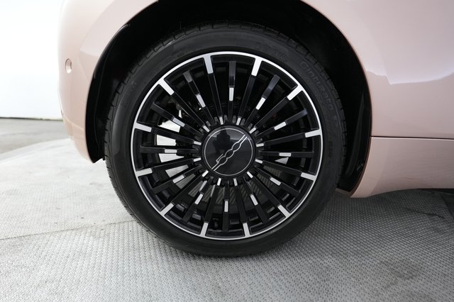 2024 Fiat 500e — photo 17 of 20