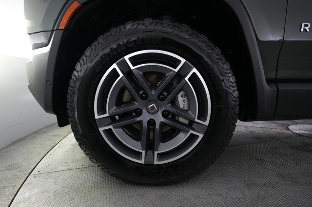 2025 Rivian R1S — photo 15 of 24