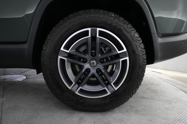2025 Rivian R1S — photo 7 of 24