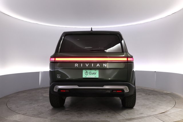 2025 Rivian R1S — photo 12 of 24