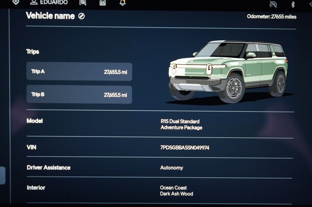 2025 Rivian R1S — photo 5 of 24